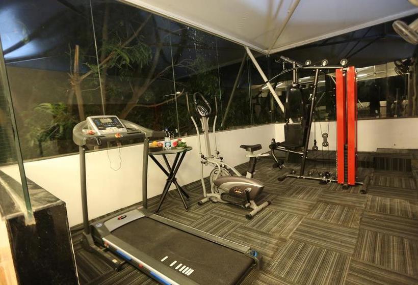 ホテル Fab Grand Savoury Suites