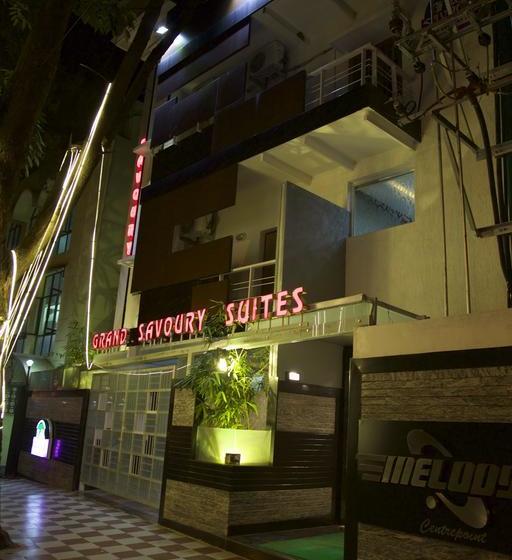 ホテル Fab Grand Savoury Suites