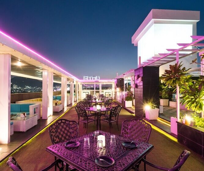 هتل Ln Courtyard