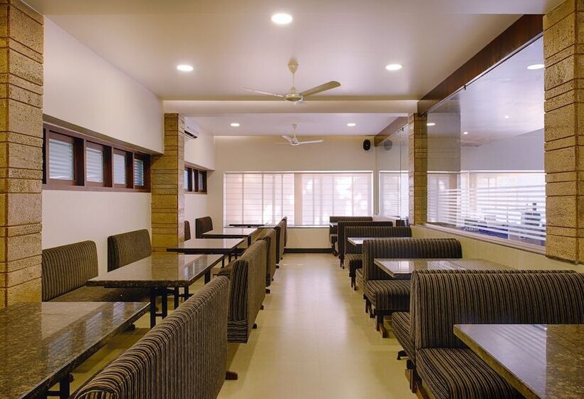 هتل Priyadarshini Pride