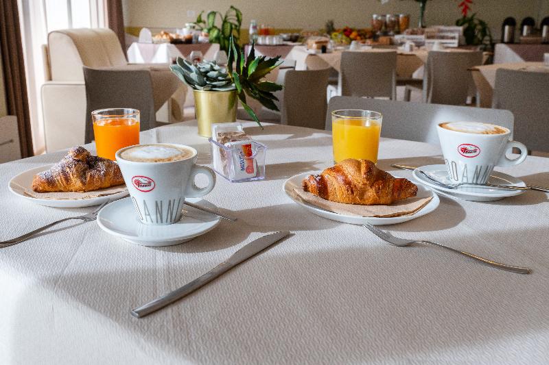 Zeus Hotel   Aparthotel   Meeting & Congress