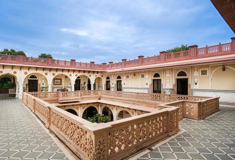 منتجع Khas Bagh