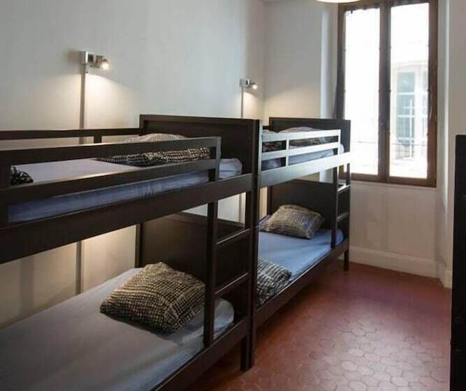 هاستل Backpackers House Antibes