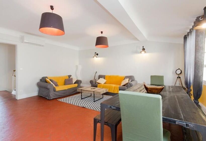 هاستل Backpackers House Antibes