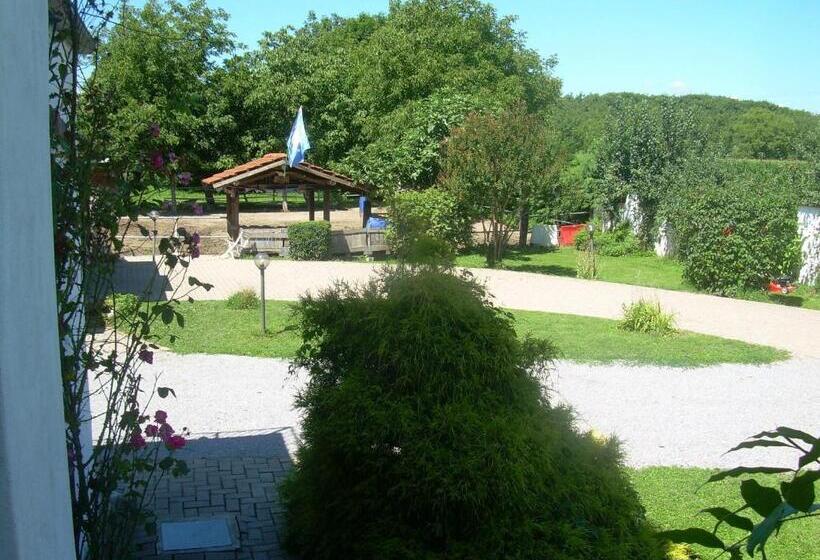 B&b Cm Ranch