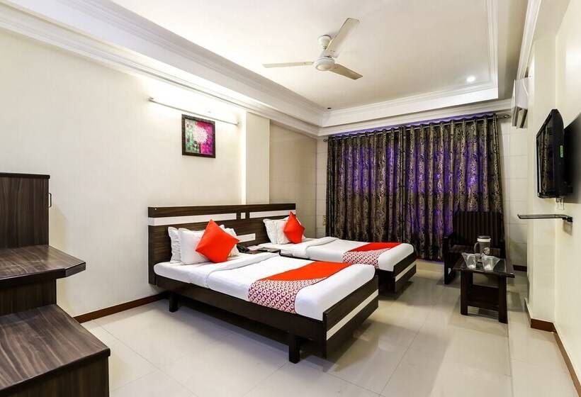 هتل Alpha, Vadodara