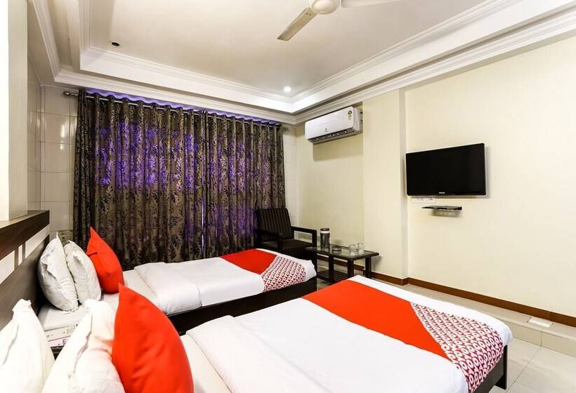 هتل Alpha, Vadodara