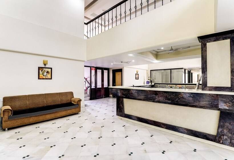 هتل Alpha, Vadodara