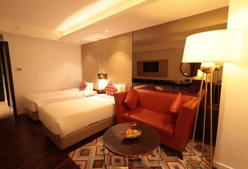 ホテル Cenneys Gateway