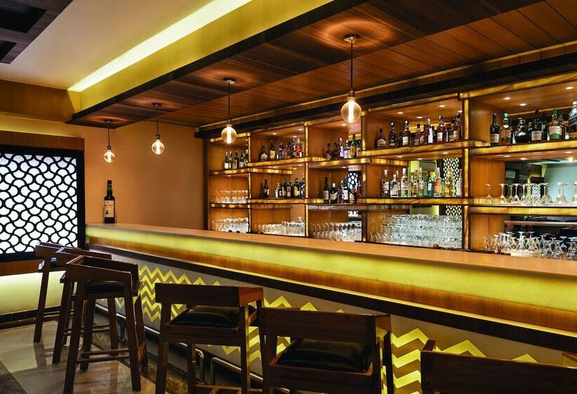 هتل Ramada By Wyndham Varanasi Katesar