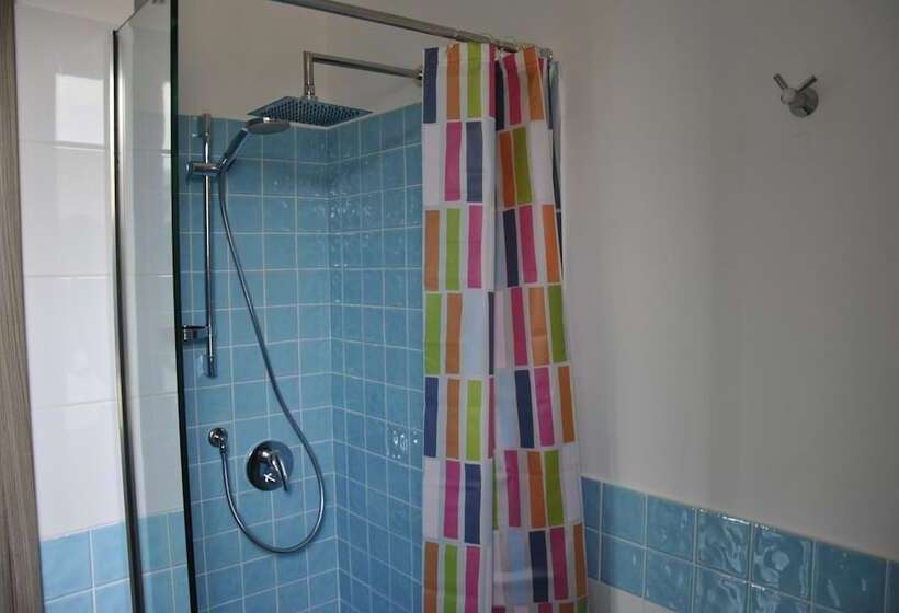 تختخواب و صبحانه Casa Natia