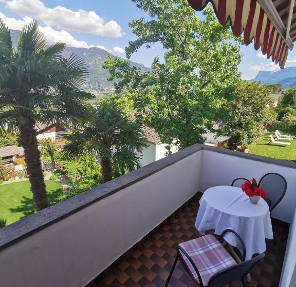 Bed and Breakfast Eden Guesthouse