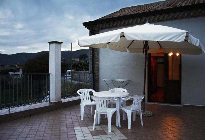 تختخواب و صبحانه Country House Il Melograno