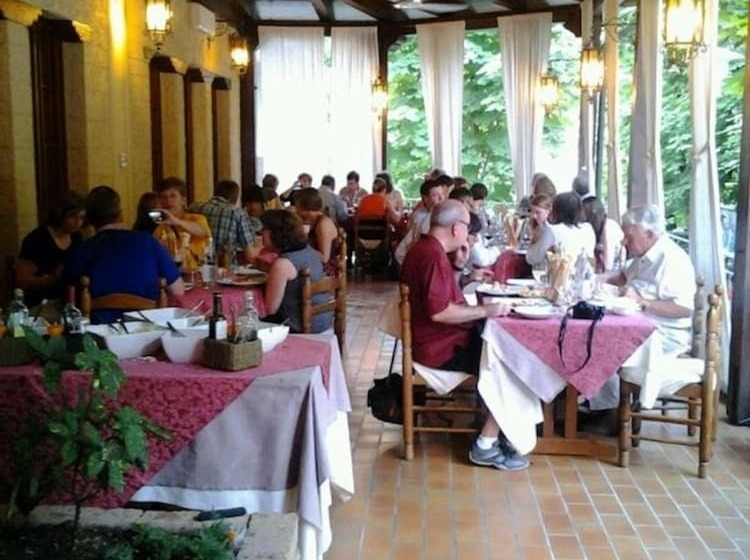 هتل Albergo Ristorante Flora