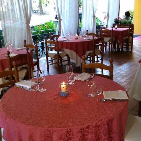 هتل Albergo Ristorante Flora