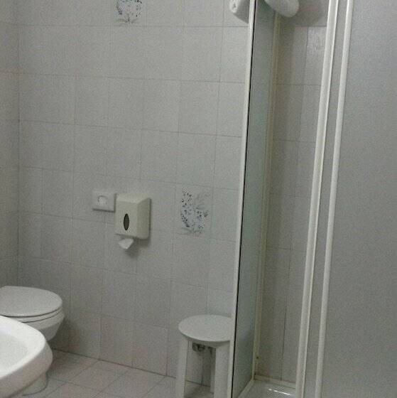 هتل Albergo Ristorante Flora