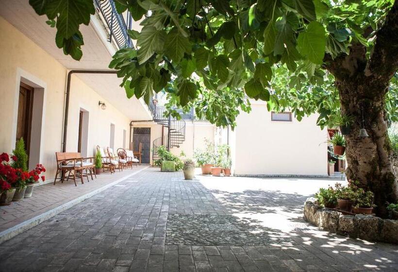 هتل Albergo Ristorante Il Ciclope