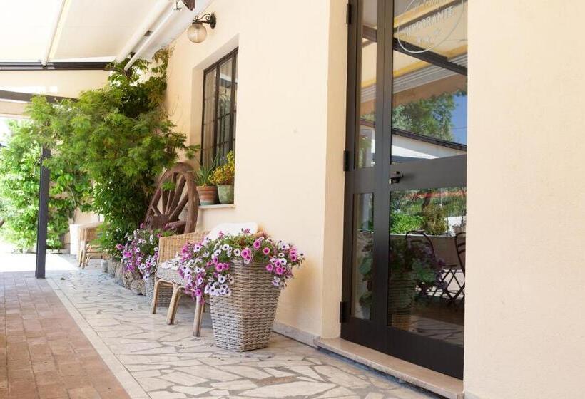 هتل Albergo Ristorante Il Ciclope