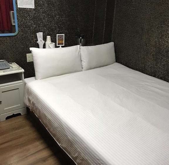 هتل Fly Inn