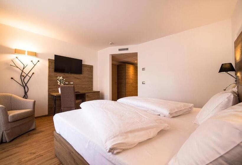 فندق Golden Park Resort