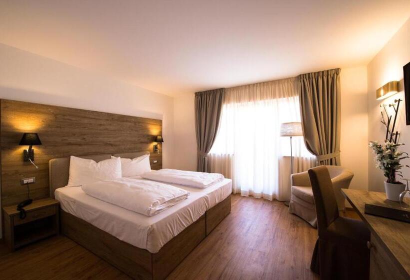 فندق Golden Park Resort