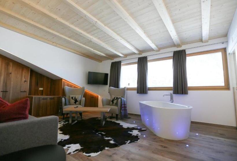 هتل Passo Sella Dolomiti Mountain Resort