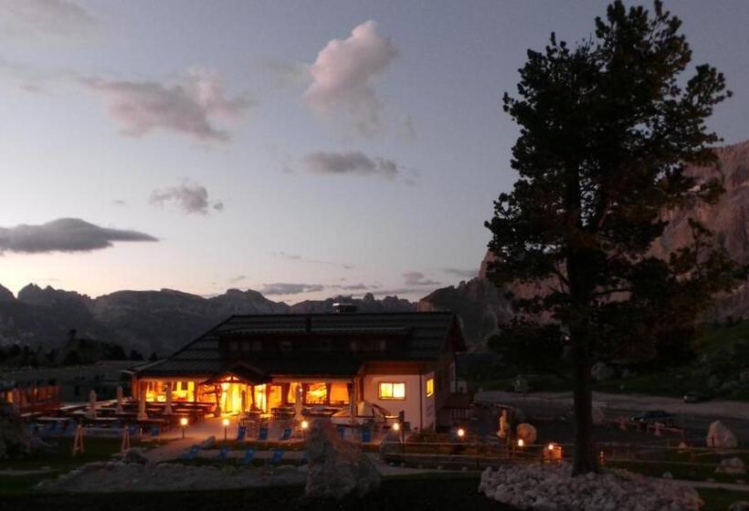 هتل Passo Sella Dolomiti Mountain Resort