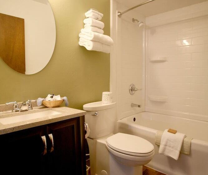 هتل Pine Grove Resort