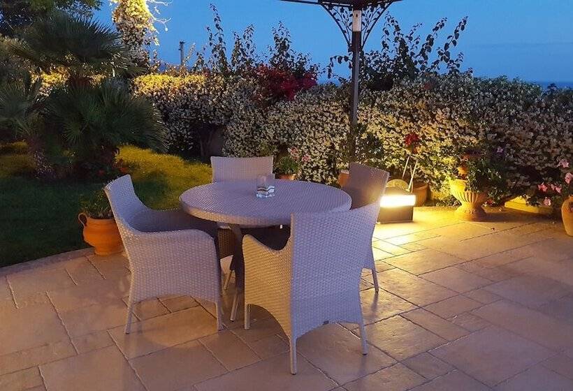 تختخواب و صبحانه La Suite Del Faro