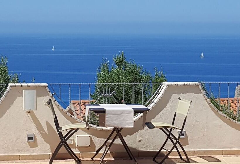 تختخواب و صبحانه La Suite Del Faro