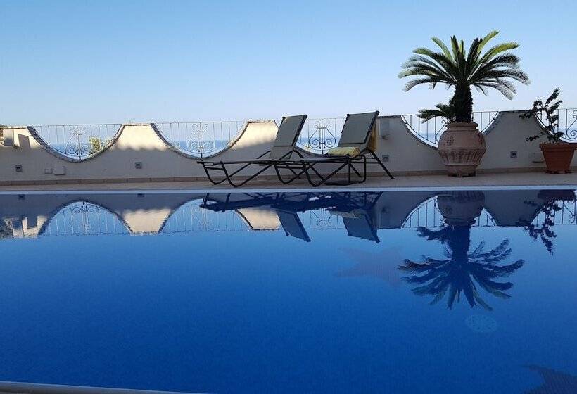 تختخواب و صبحانه La Suite Del Faro