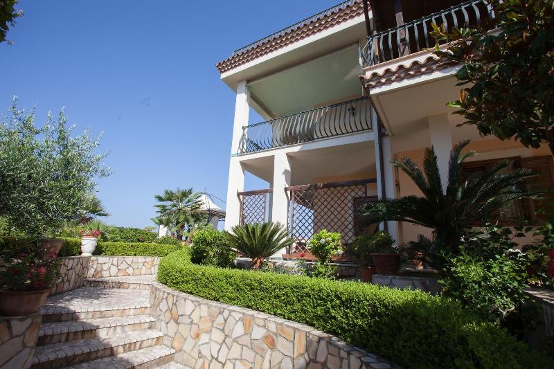 تختخواب و صبحانه La Suite Del Faro