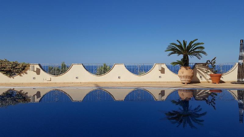 تختخواب و صبحانه La Suite Del Faro