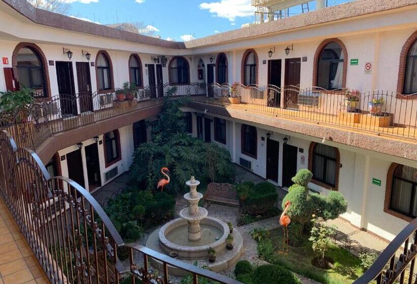 فندق Los Arcos