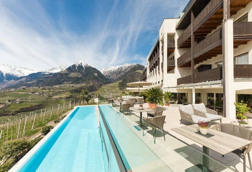 هتل Tyrol