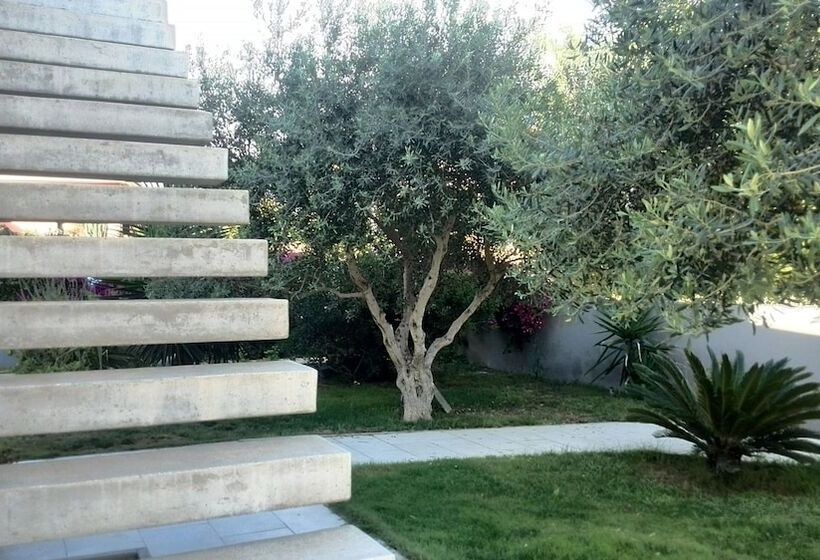 Bed and Breakfast Art House Quartu   Margine Rosso
