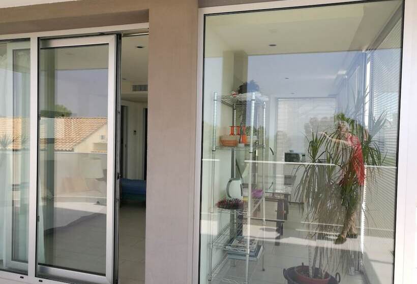 צימר Art House Quartu   Margine Rosso