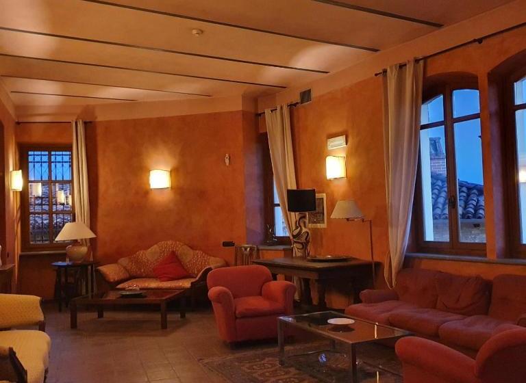 مبيت وإفطار Foresteria Ristorante Conti Roero