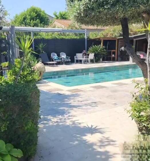 تختخواب و صبحانه La Villa De La Marana