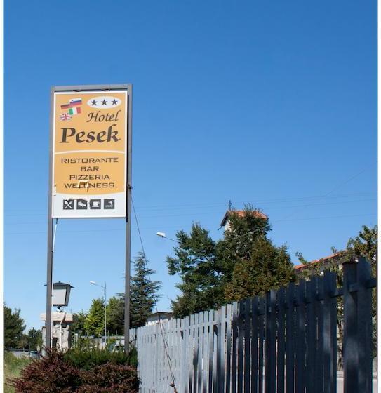 هتل Pesek