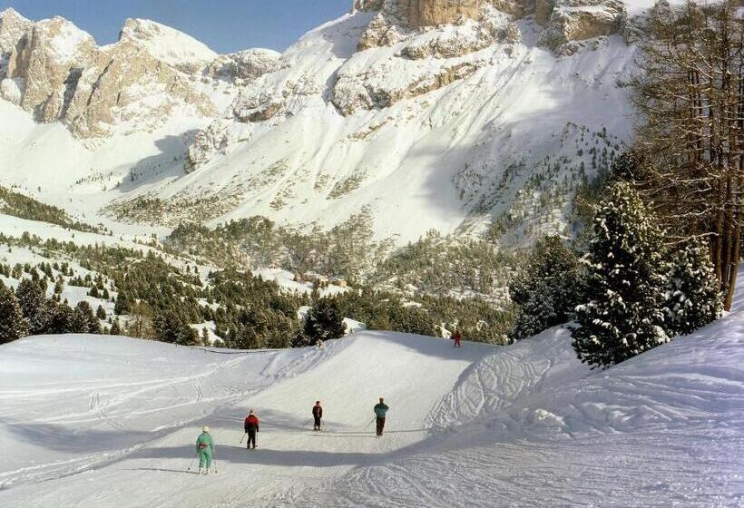 هتل Garni Le Chalet