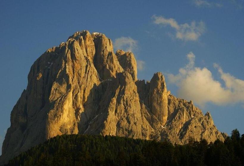 هتل Garni Le Chalet
