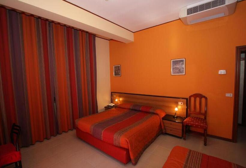 فندق Naxos B&b