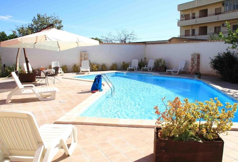 تختخواب و صبحانه Il Quadrifoglio