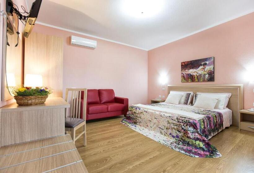 تختخواب و صبحانه Il Sole Guesthouse