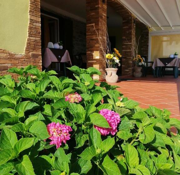 تختخواب و صبحانه Roccabianca Rooms & Studios