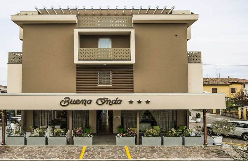 هتل Buena Onda