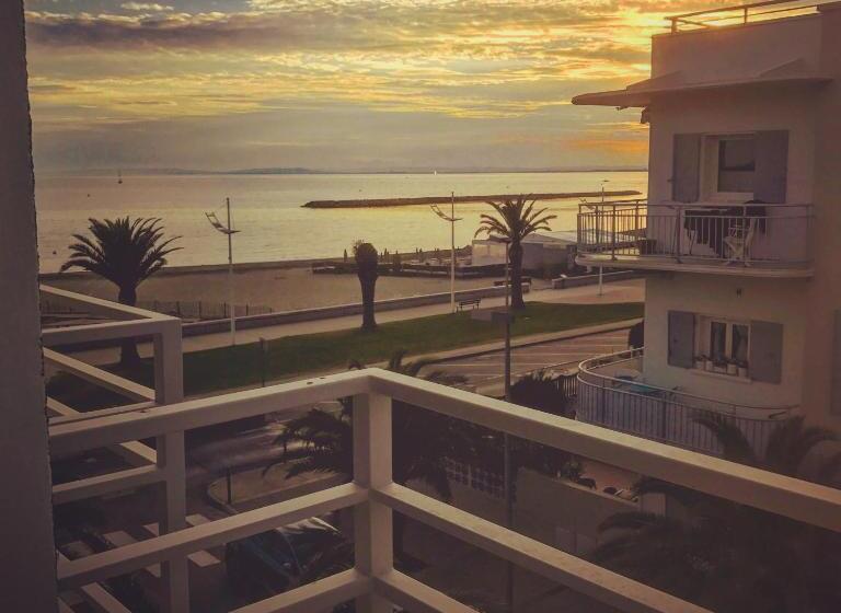 هتل Cafe Miramar