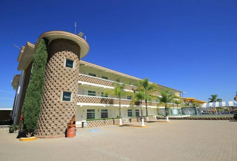 هتل Splash Inn