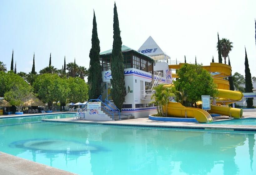 هتل Splash Inn